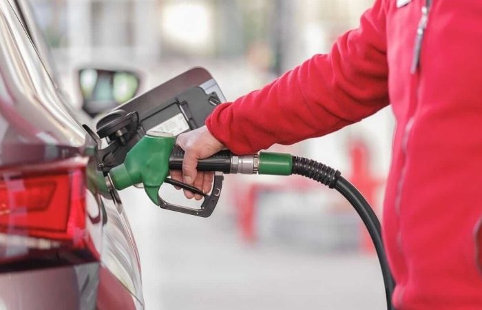 تصمیمی برای افزایش قیمت بنزین سهمیه‌ای گرفته نشده است